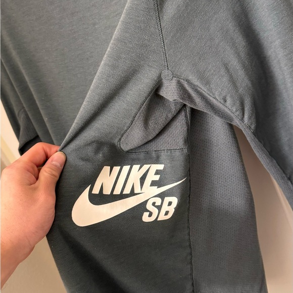 Nike SB - Performance long sleeve - men’s size L - Used - Picture 7 of 7